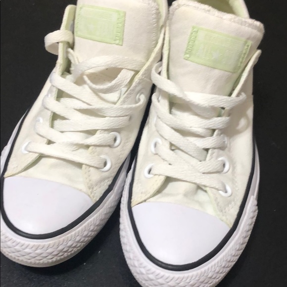 White converse sneakers - Picture 6 of 7